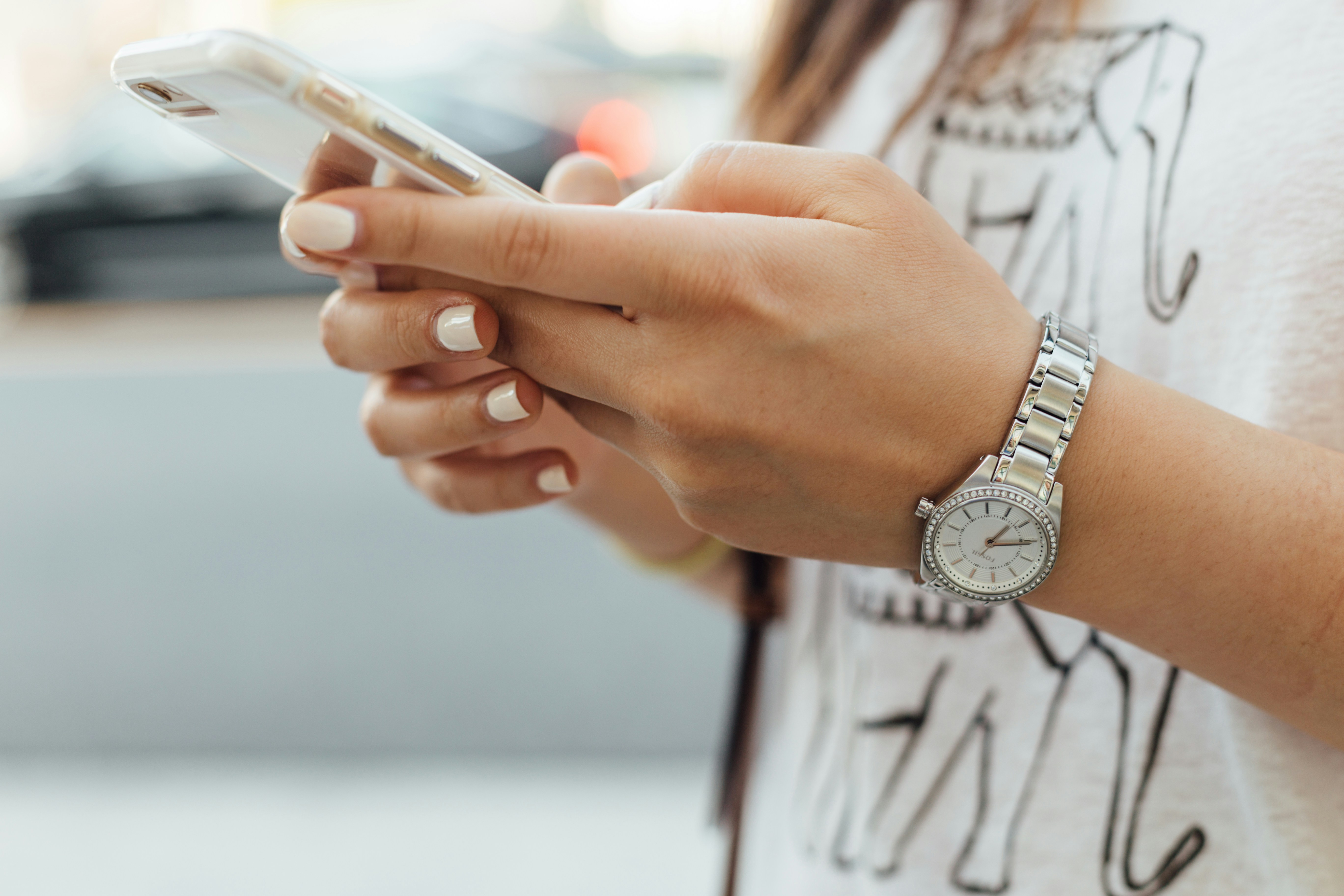 girl using an iphone